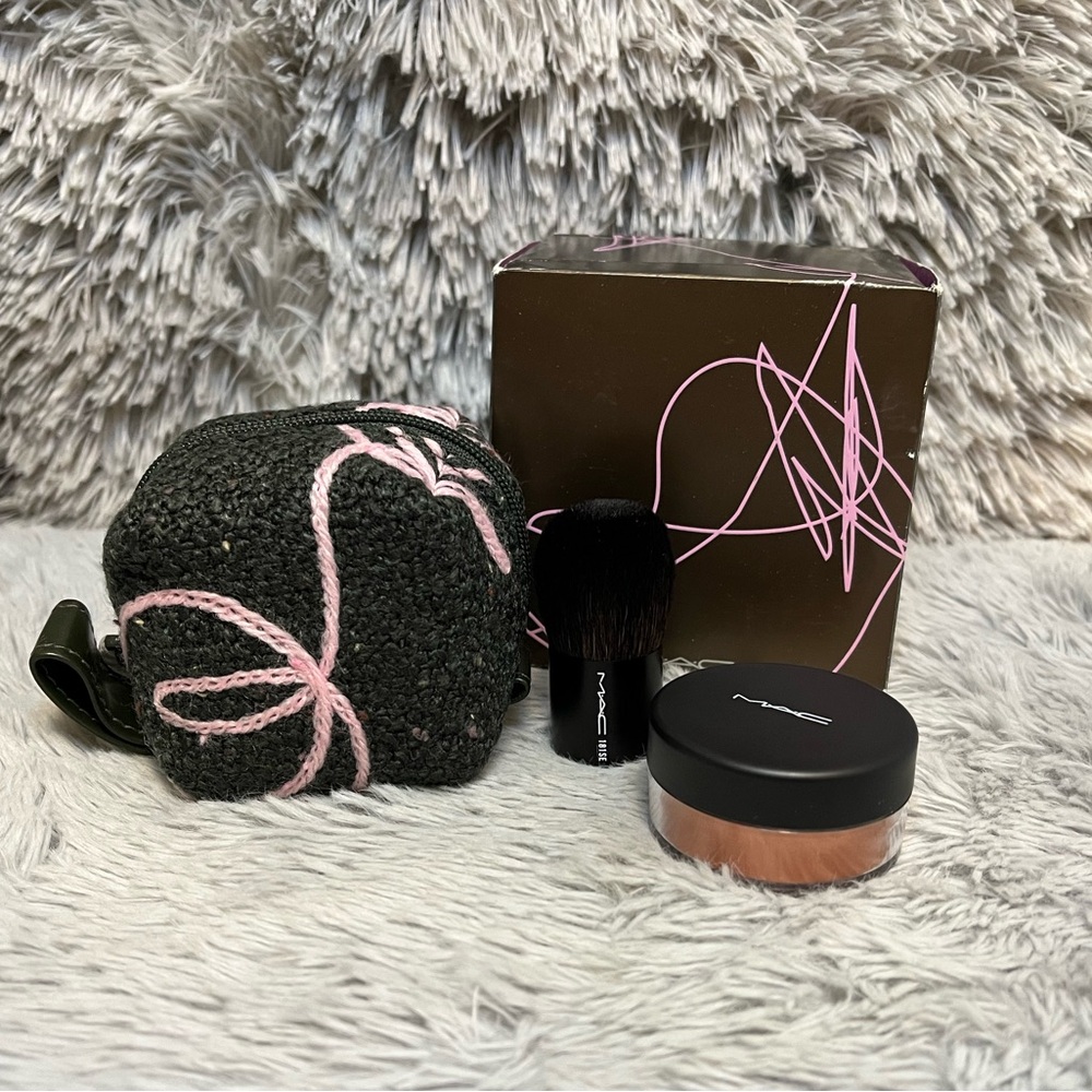 MAC Novel Twist Brush Set 181SE+Pigment
